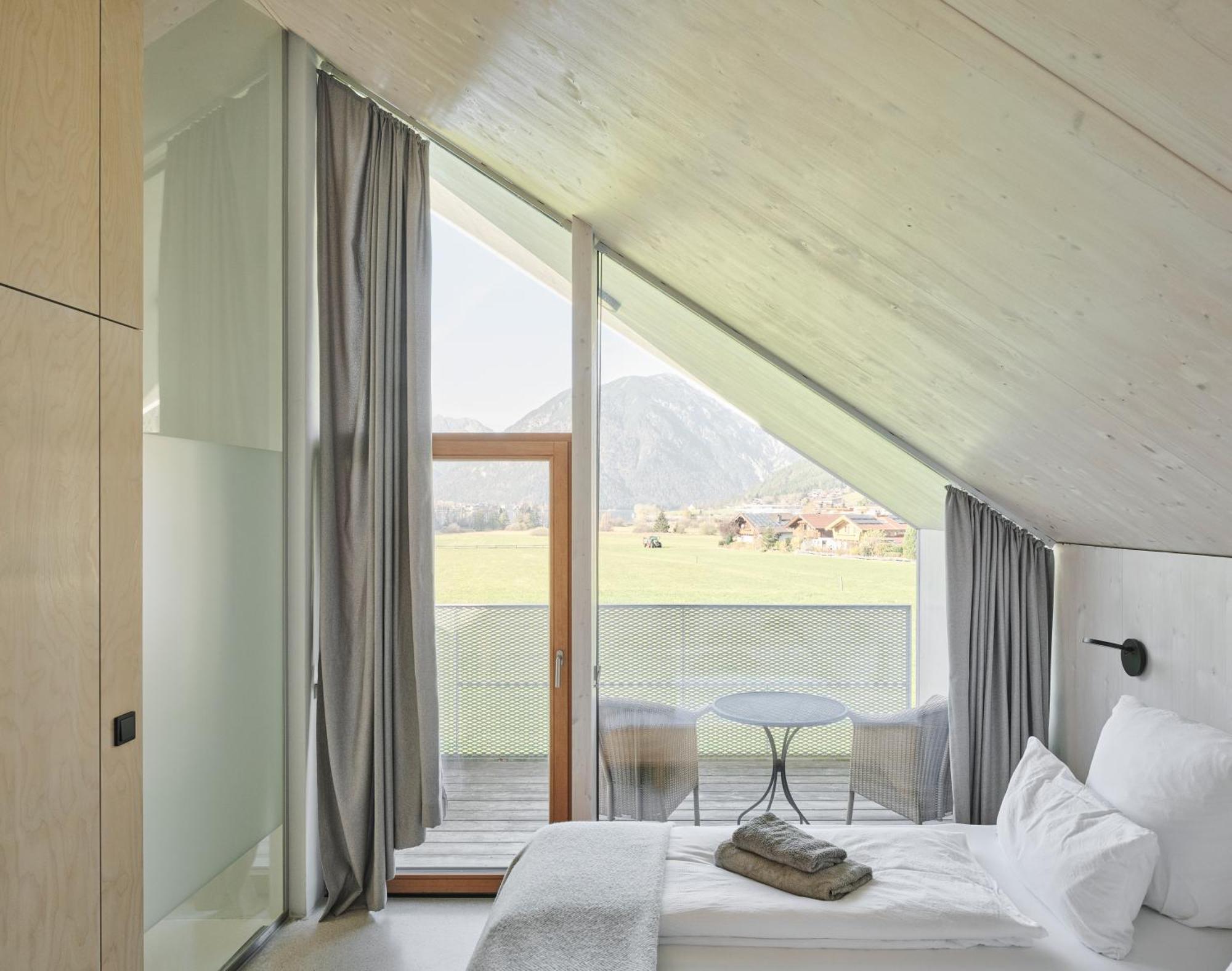 Urban Mountain Chalet With Lake View Maurach  Exteriör bild
